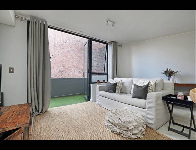 2 bed property to rent in GREEN POINT